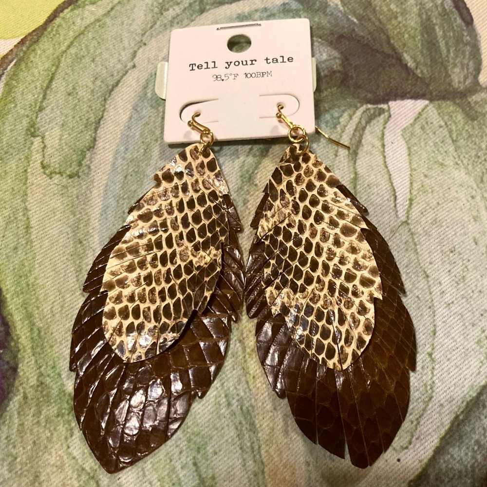 Tell your tale earrings